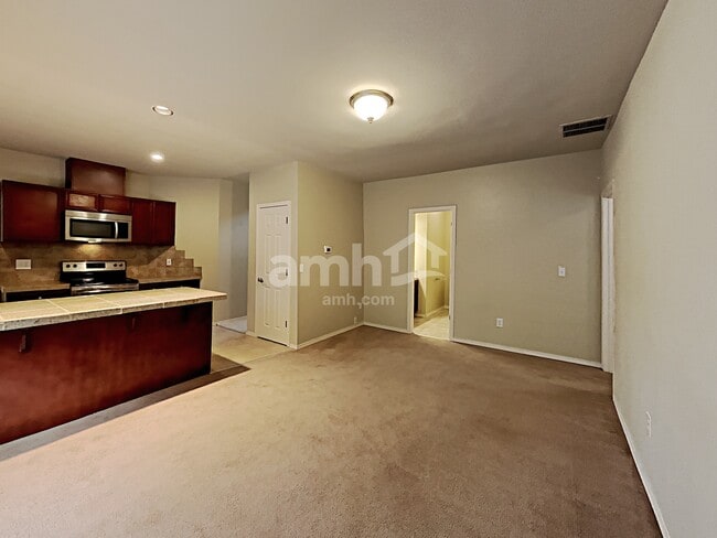 Photo - 114 207th St E