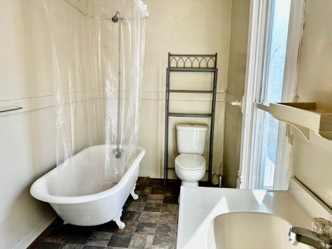 Photo - 647 W Lexington Ave Unit 3