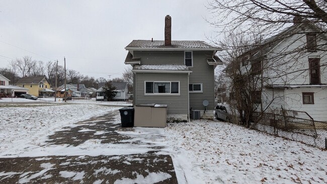 Photo - Charming 3-bedroom, 1-bathroom home located in the vibrant city of Akron