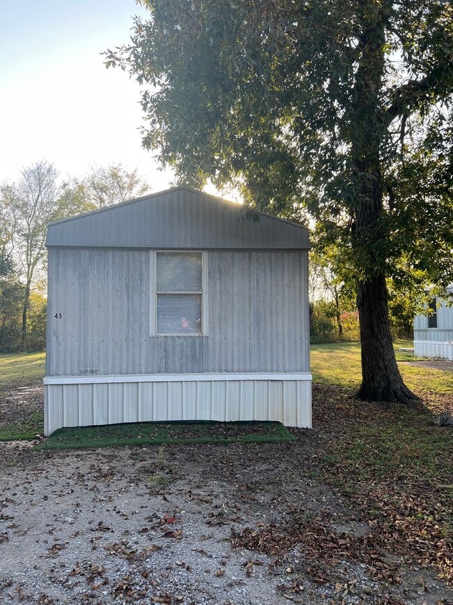 Building Photo - 1970 Fayetteville Hwy Unit Embers East #45 Rental