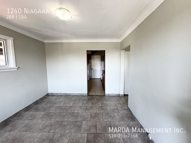 Building Photo - COZY 2 BED/1 BATH UPPER UNIT + HYDRO FREE INTERNET!!