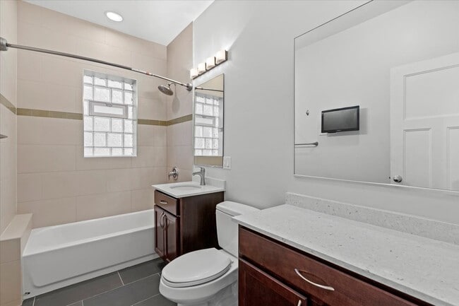 Photo - 4912 N Washtenaw Ave Unit 3