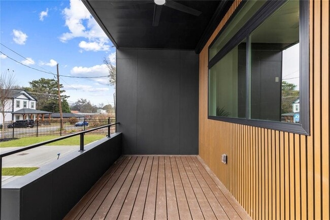 Photo - 582 Hope St SW