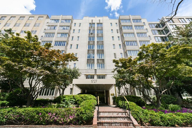Building Photo - Dupont Circle Studio Apartment W/Roof Top,...