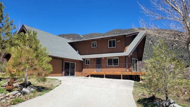 4 Bedroom Mountain Home Close to Town! - 4 Bedroom Mountain Home Close to Town!