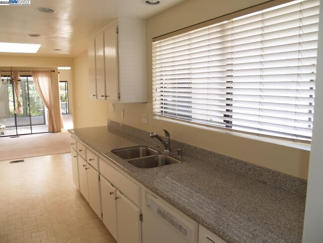 Photo - 515 Rolling Hills Ln