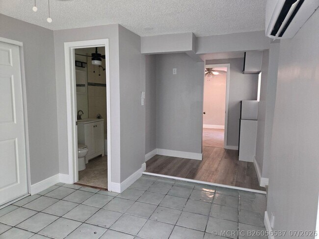 2962 SW 17th St Unit B
