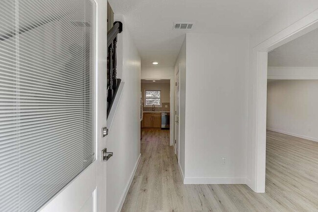 Photo - 1225 Shelton Way