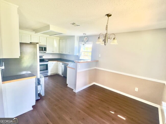 Photo - 211 Lucas Way