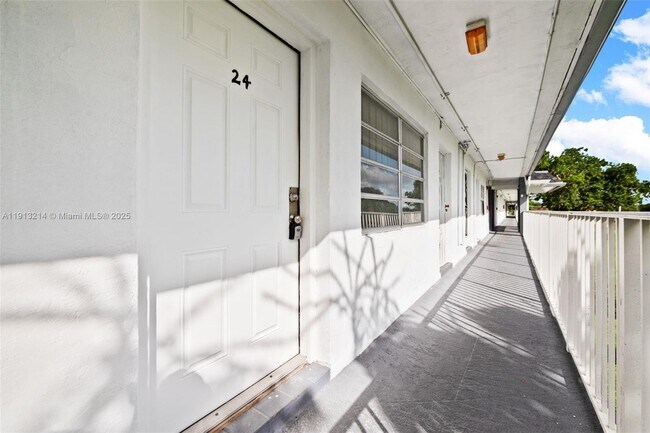 Photo - 20310 NE 2nd Ave Unit 24
