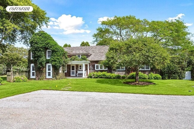 Photo - 115 Apaquogue Rd