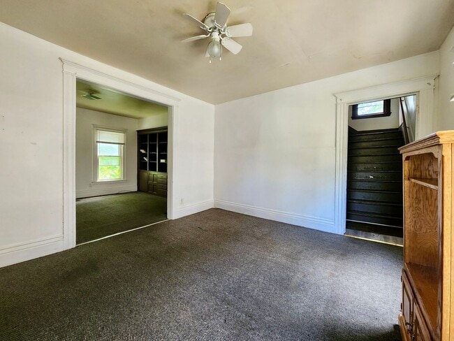 Photo - 5 Bedroom 2 Full Bath Houses | Front Porch | Back Yard | Off Street Parking | in-Unit Laundry