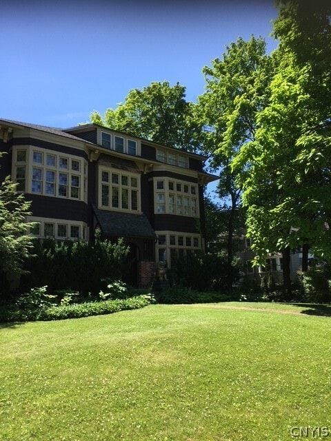 Building Photo - 1618 James St