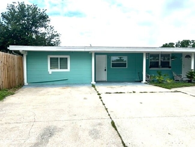 Building Photo - 1 Bedroom/1 Bathroom 1st Floor Duplex AVAILABLE AUGUST 7th!