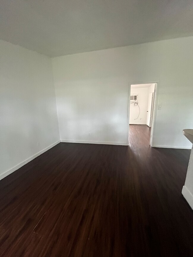 1916 Holloman Dr