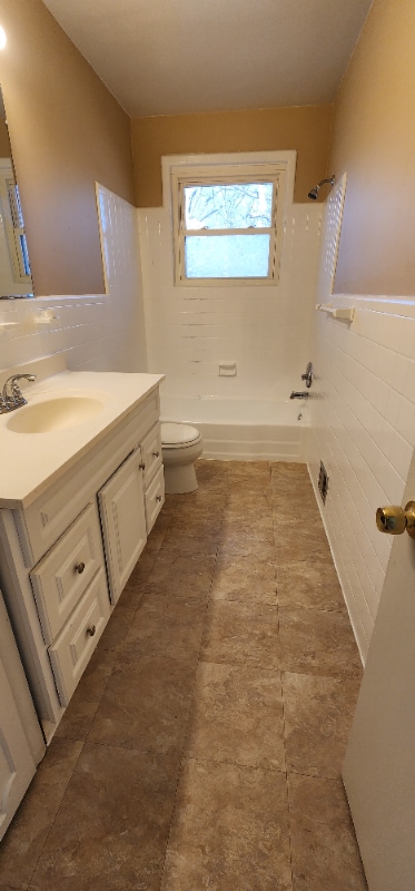 Photo - 1001 Orchard Way