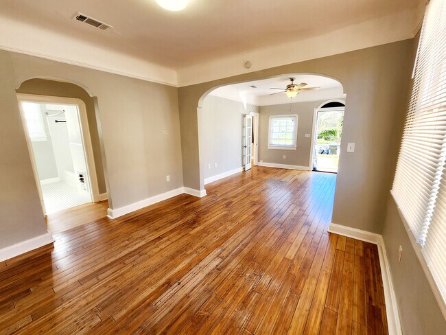 Photo - 2333 Pauline St