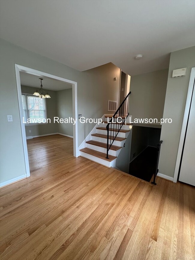 Photo - Beautiful Salem split level near the VA hospital