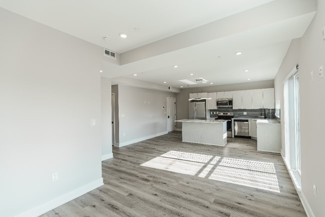 Building Photo - 3519 Haverford Ave Unit 401 Rental