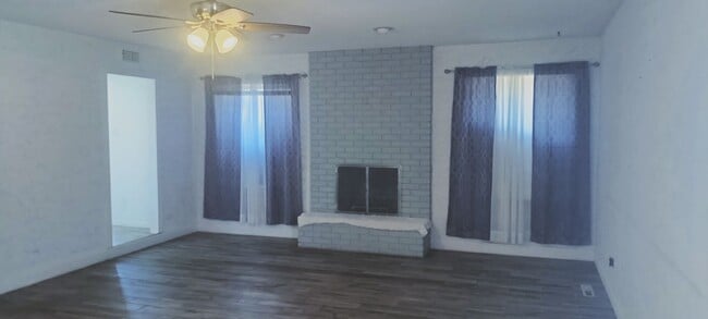 Photo - 3 Bed 2 Bath Home!