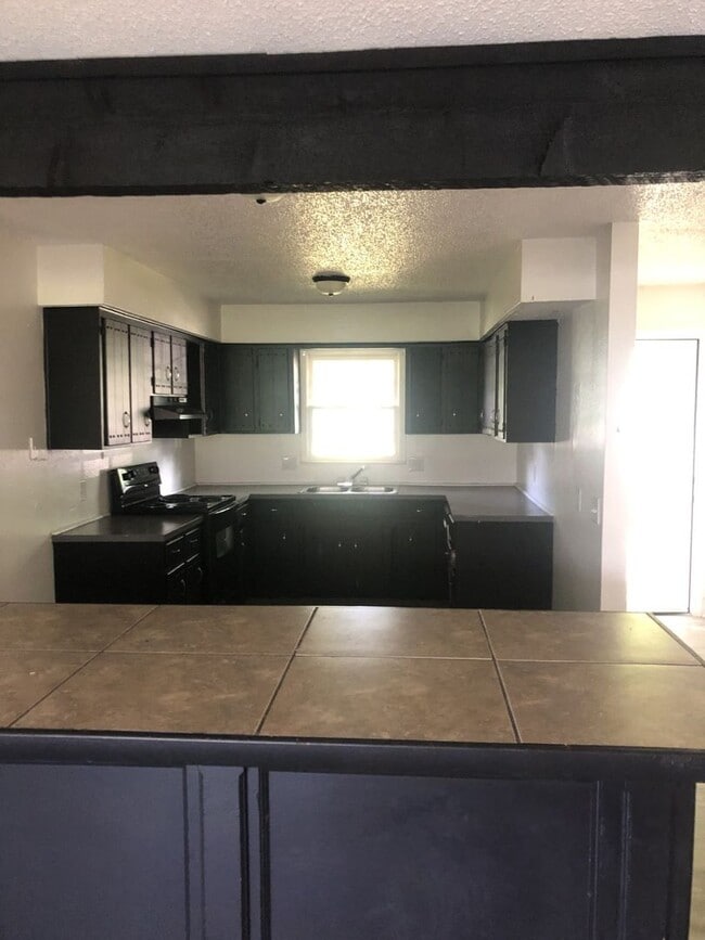 Building Photo - 3404 W Sylvania St Unit B Rental