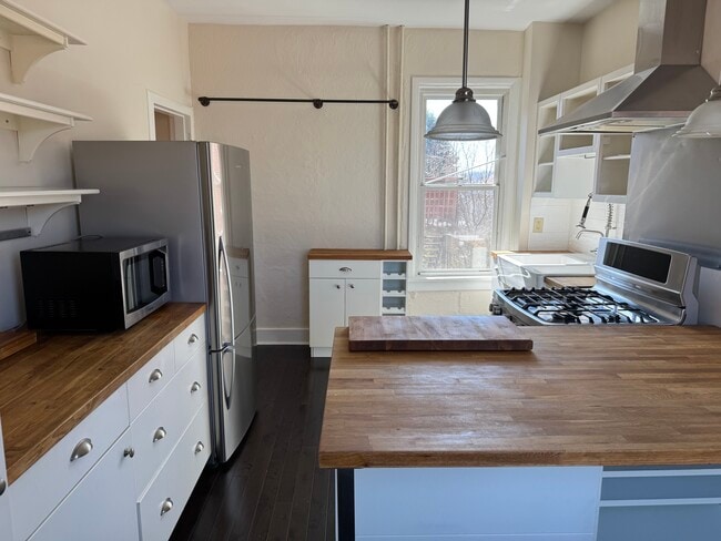 Photo - 4747 Hatfield St Unit Apartment 2