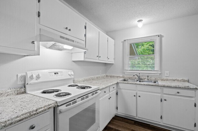 Photo - Warrenton Village