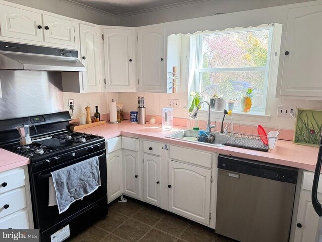 Photo - 2101 N Nottingham St