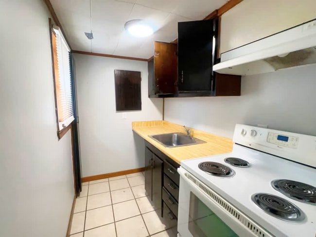 Photo - 824 E Jane St