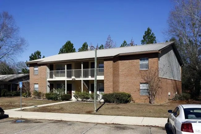Building Photo - 1801 US-31 Rental