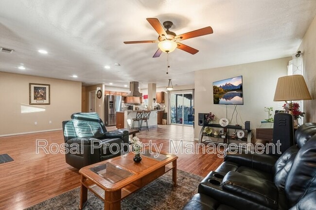 Photo - 1700 Gschwind Pl SW