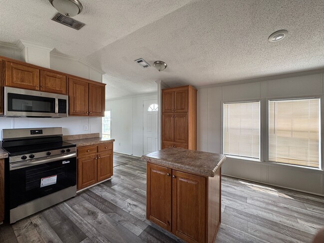 Photo - 16206 Wood Dr