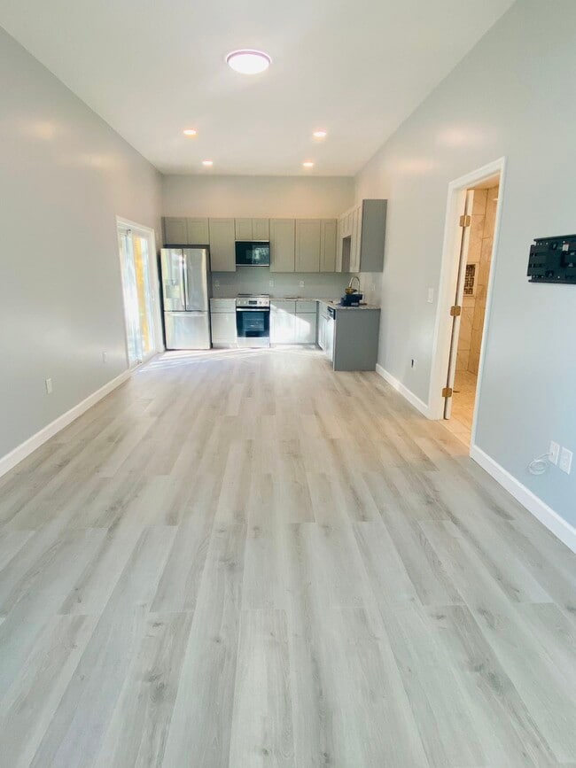 Photo - 628 Hills Blvd