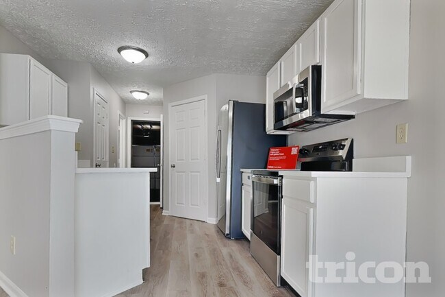 Photo - 4475 Connaught Dr E