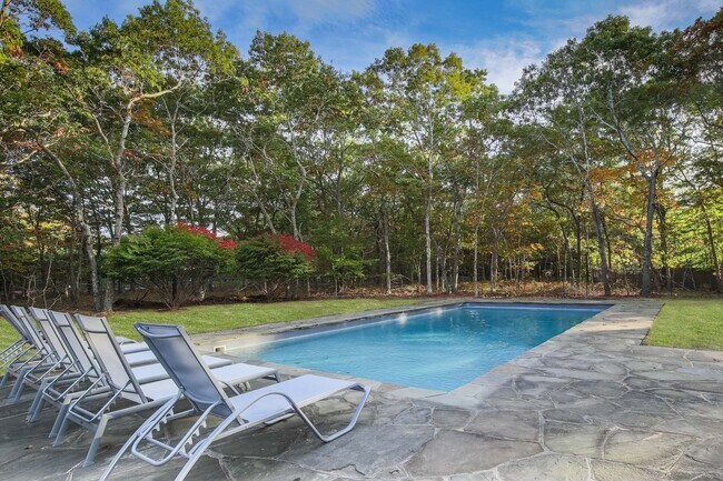 Photo - 108 Neck Path