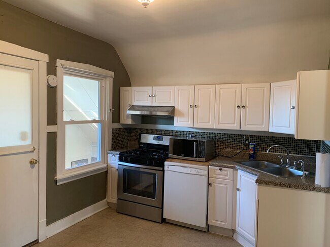 Kitchen - 4704 W Waveland Ave Unit Floor 2