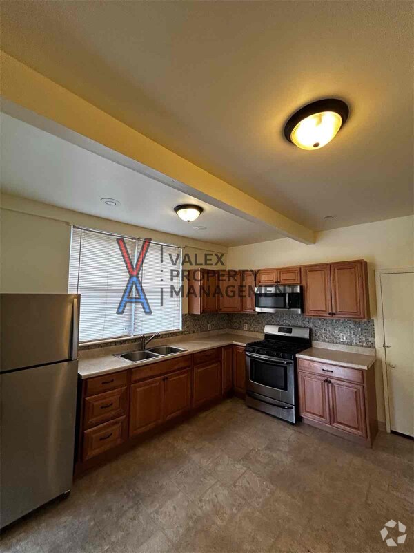 Building Photo - 361 Warren Ave Unit 2 Rental