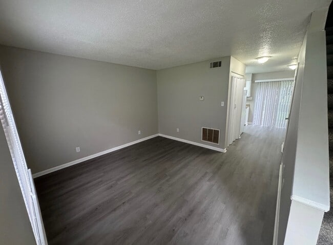 Building Photo - 802 British Wood Dr SW