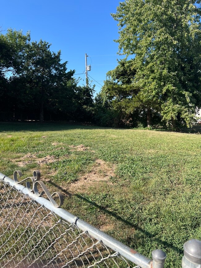Photo - 1025 N Main St