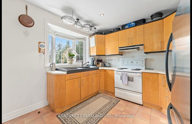 Photo - King and Keele Main Floor bungalow on larg...