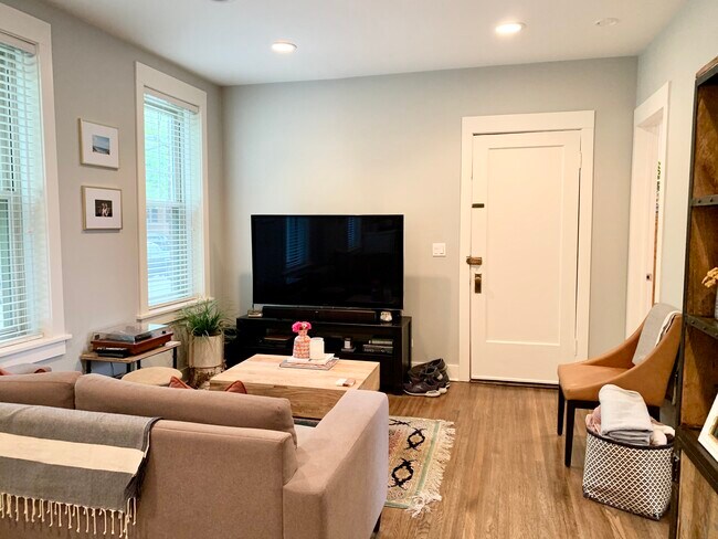 Photo - 2252 W Waveland Ave Unidad 1