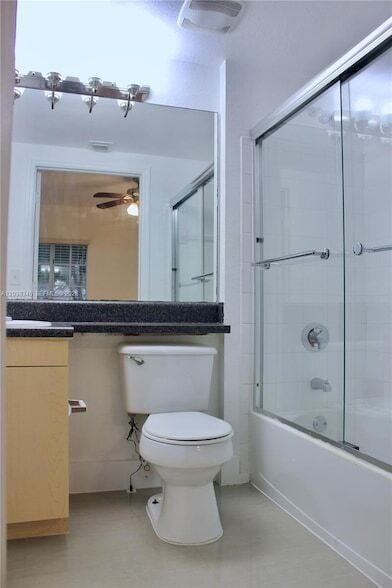 Photo - 2548 Centergate Dr Unidad 107