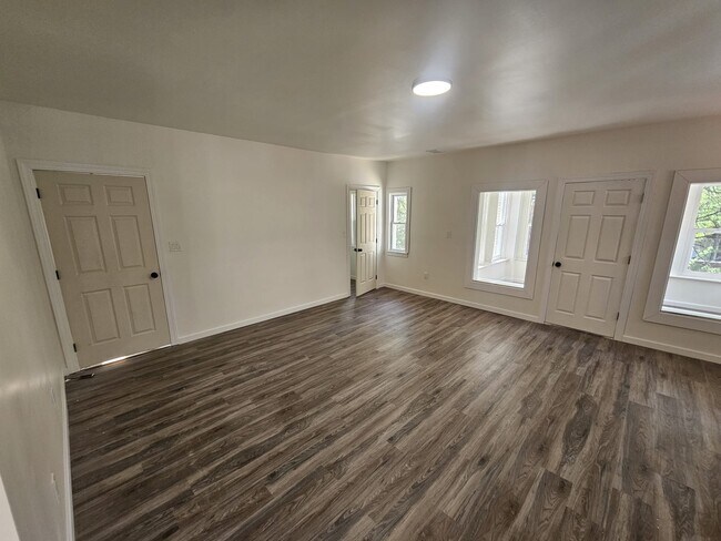 Photo - 2509 Gladstone St