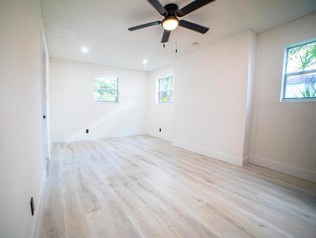 Photo - 412 Columbus Pkwy Unit 2