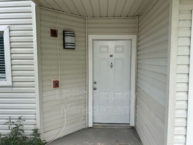 Building Photo - 2560 Woodgate Blvd Rental