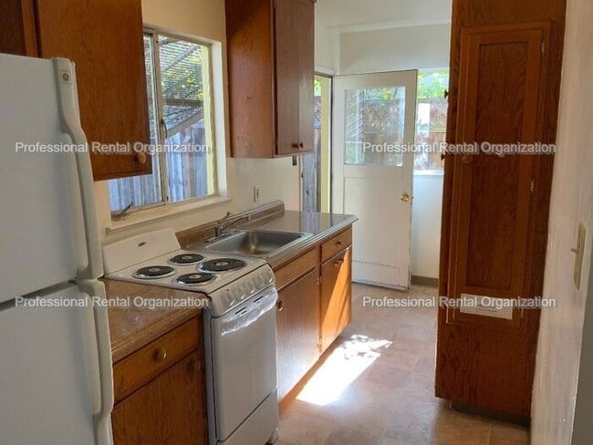 Photo - Old world charm One Bedroom house with huge backyard