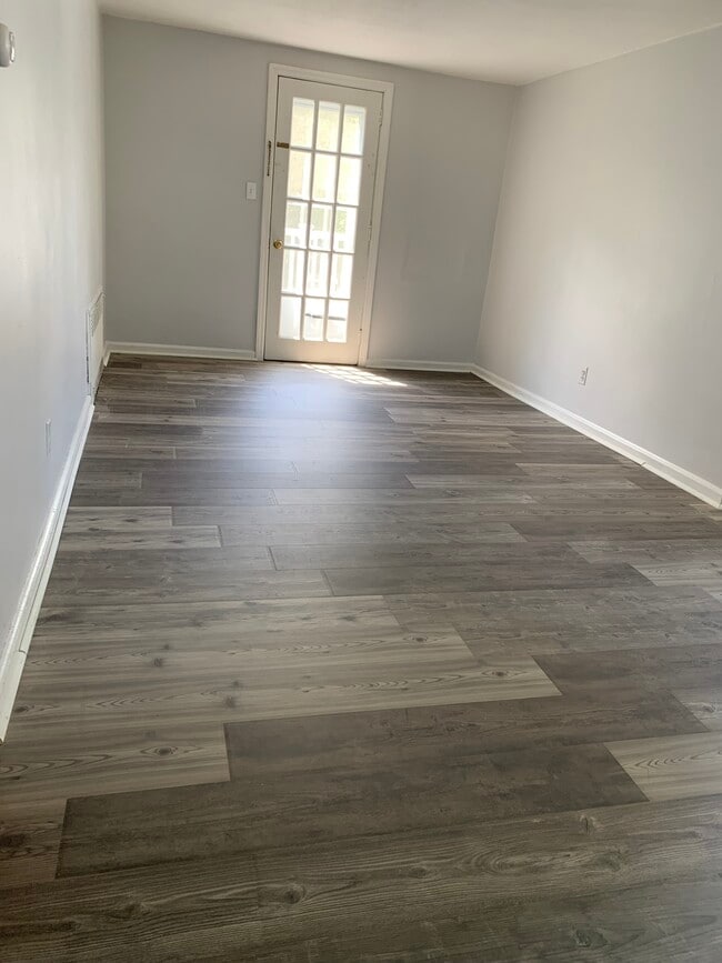 Fotografía del edificio - 61 Engelke Ave Unidad Upper