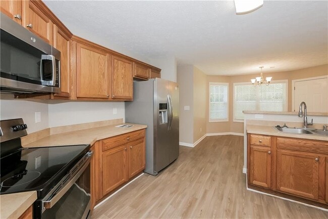 Photo - 770 Millstone Dr