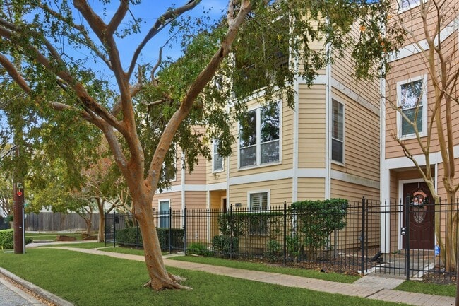 Photo - 1714 W Webster St Unidad 61