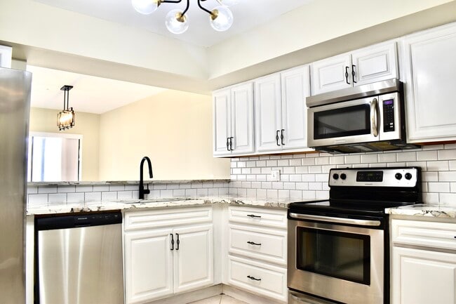Photo - 6040 Glendale Dr